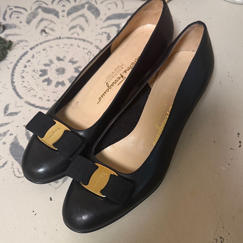 Classic Ferragamo Vara Pumps